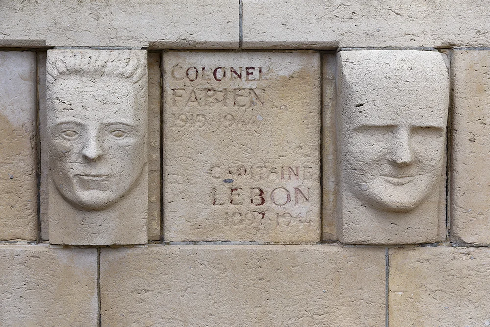 <strong>Colonel Fabien & Capitaine Lebon</strong> • Cimetière du Père Lachaise - Paris <small>© Rémy SALAÜN</small>